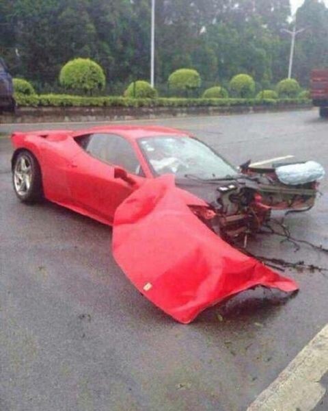 Китаец разбил Ferrari 458 Italia