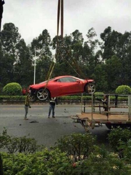 Китаец разбил Ferrari 458 Italia