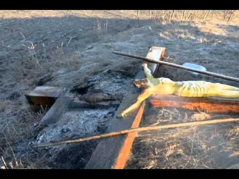 Украинские нехристи пожгли православные кресты 