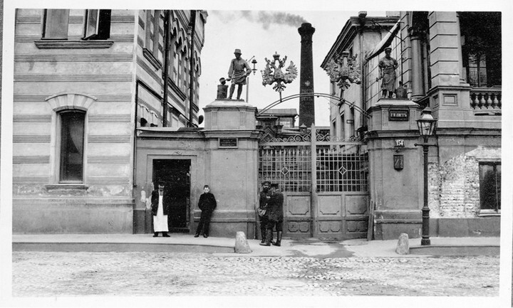 В продолжение темы ретро фотографий. Москва 1909 год