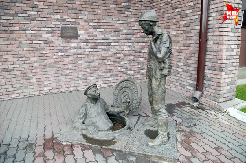 Работникам ЖКХ посвящается: 23 самых необычных памятника коммунальщика