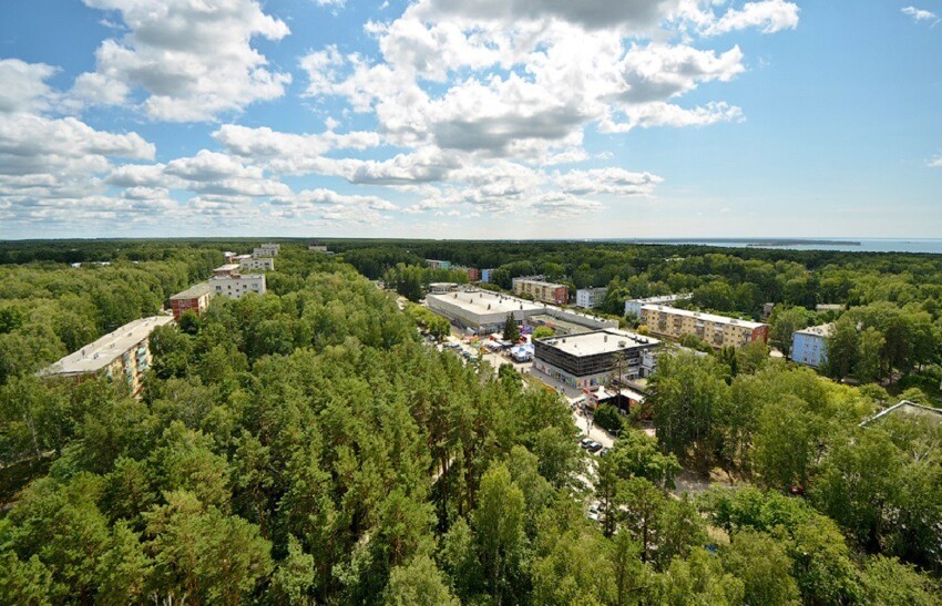 Академгородок построен с максимально возможным сохранением лесного массива.
