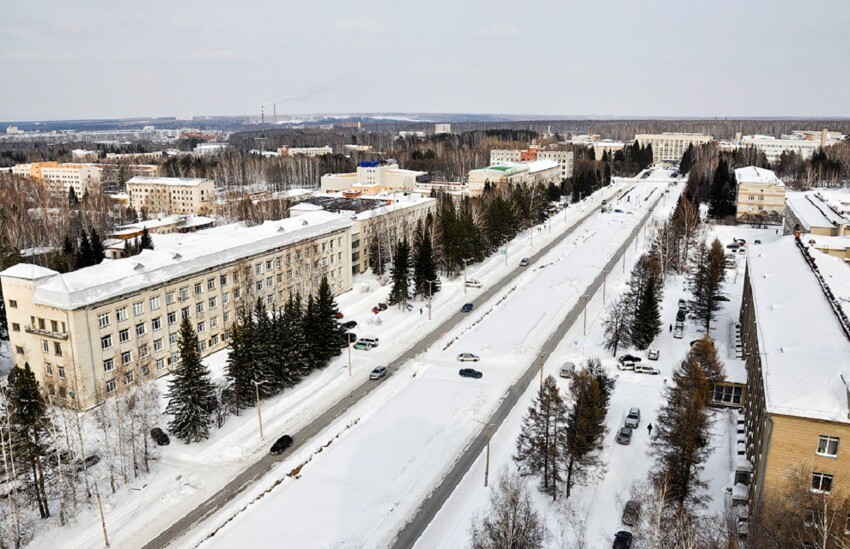 Снег на проспекте Академика Коптюга.