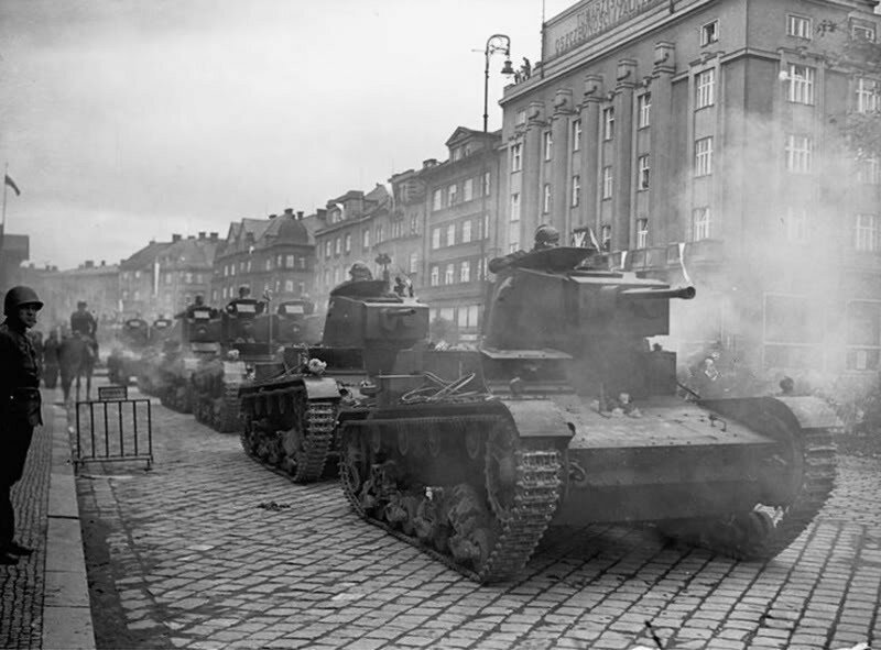 Польские танки 7ТР входят в чешский город Тешин (Цешин). Октябрь 1938 года