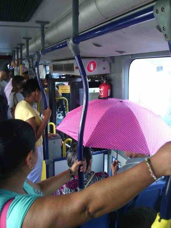 Зонт в автобусе