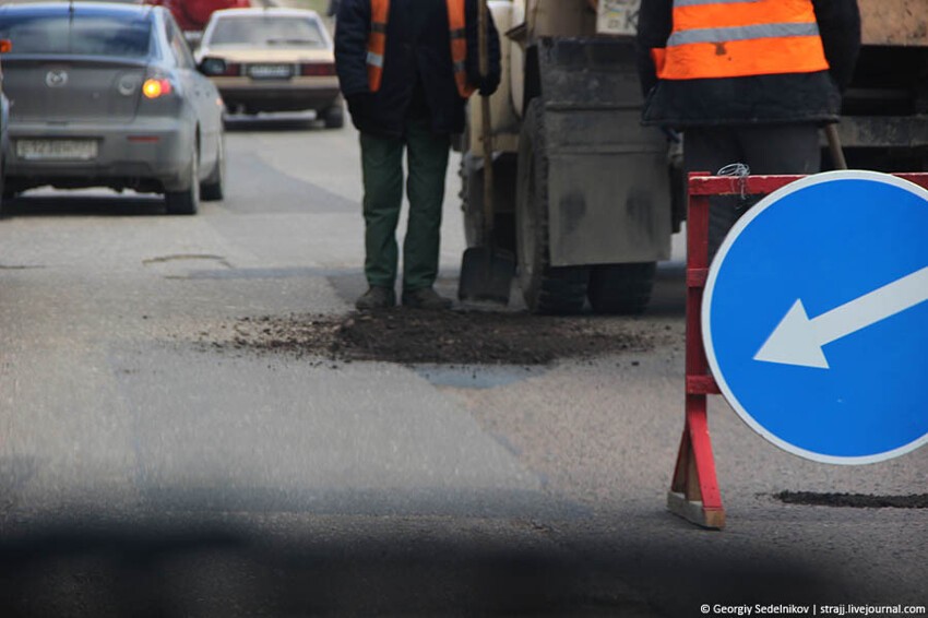 Дороги в Севастополе ремонтируют по новой технологии