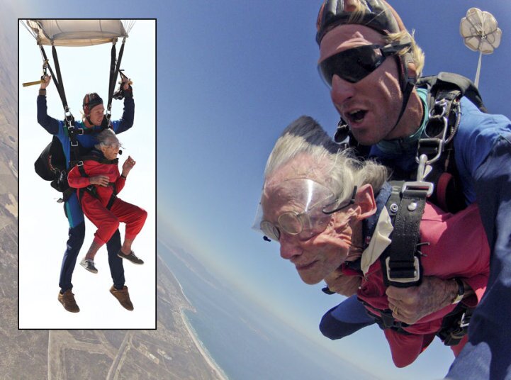100-летняя Джорджина Харвуд третий раз в жизни прыгнула с парашютом. Она решилась на отважный поступок в день празднования своего юбилея.