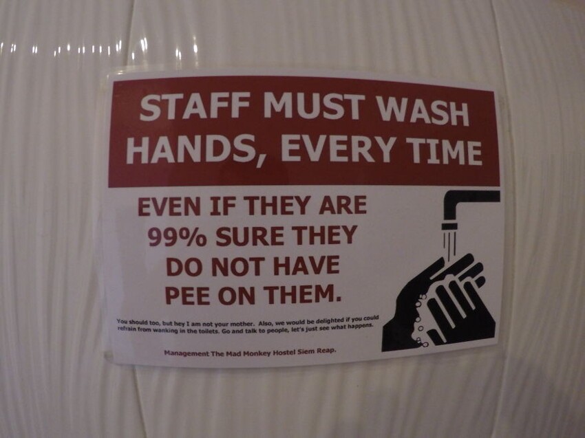 Сотрудники должны мыть руки всегда, даже если на 99% уверены, что не писали на них