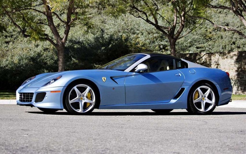 9. Ferrari 599 SA Aperta, год выпуска 2011. Ожидаемая цена 884 800 — 1 080 108 долларов.