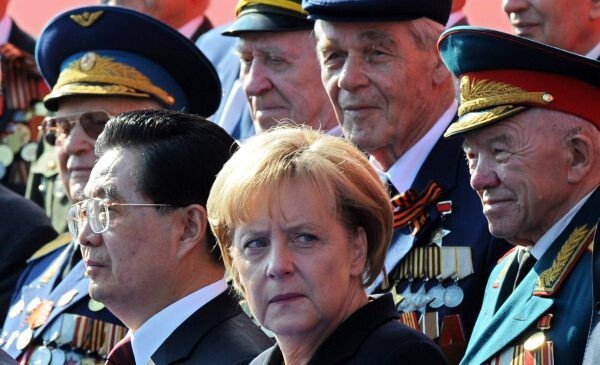В России стартовала акция «Поздравь Ангелу Меркель с Днем Победы»