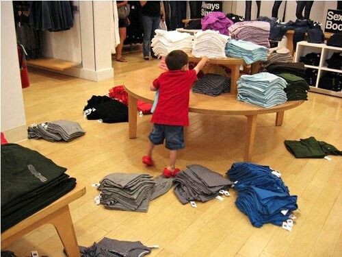 Дети, ставшие жертвами шоппинга