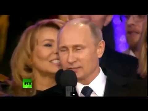 Путин спел гимн России на концерте в честь годовщины воссоединения 