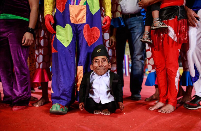 Рост самого низкого человека в мире, 72-летнего гражданина Непала Чандра Бахадур Данги, составляет всего 54,6 см.