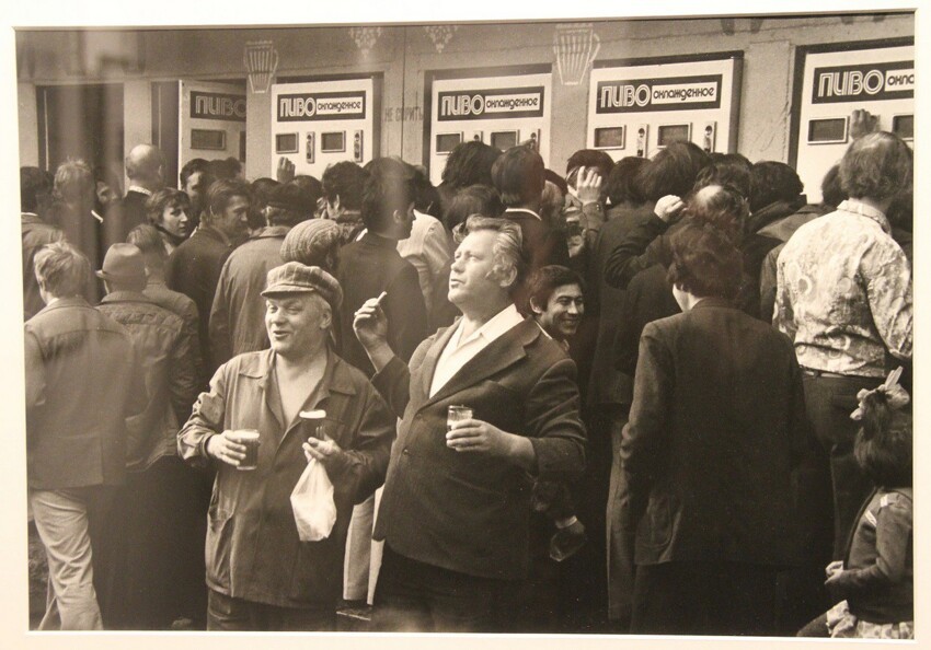 Промышленность СССР и лица советских людей на выставке в Центре фотогр