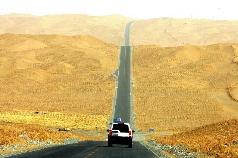 Китайский труд: 446 км шоссе по пустыне