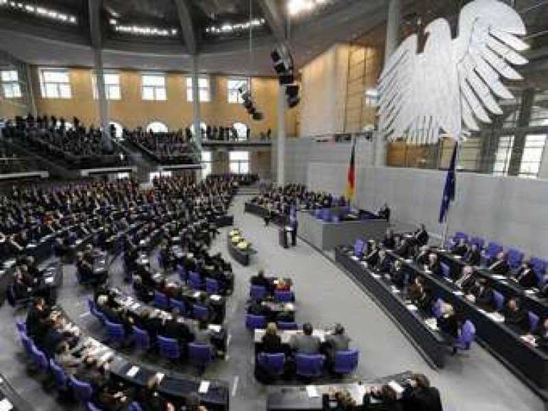 В Бундестаге просят Меркель ввести санкции против США  