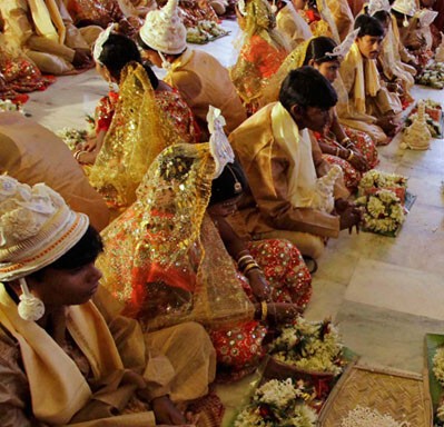 Жених с туалетом. Массовые свадьбы в Индии