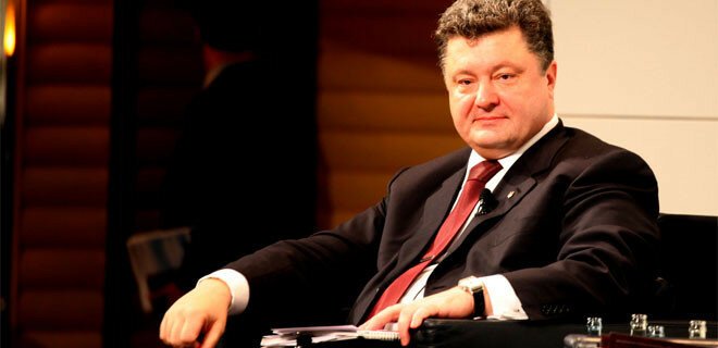 Пьяный Порошенко подарил мяч безногому инвалиду   