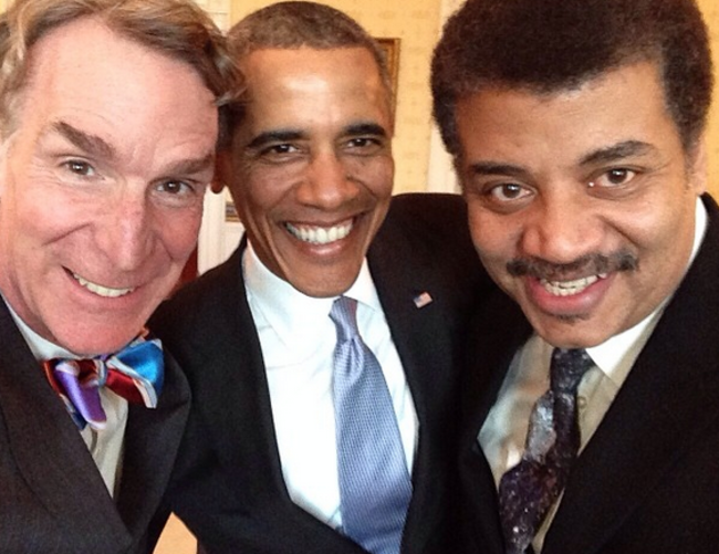 Барак Обама, Билл Най и Нил де Грасс Тайсон, 2014