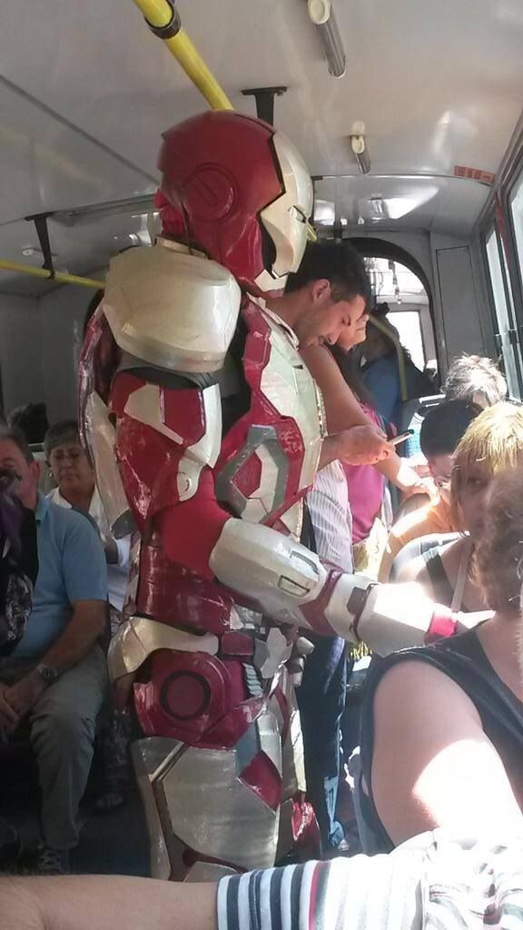 Супергерой в автобусе