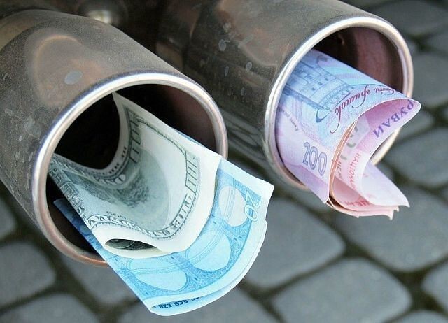 На заправках Украины обвал продаж топлива