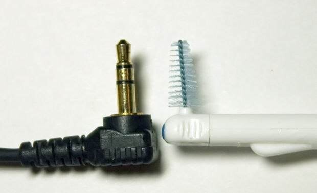 Межзубный ершик идеальный инструмент для чистки разъема для наушников на любом аппарате