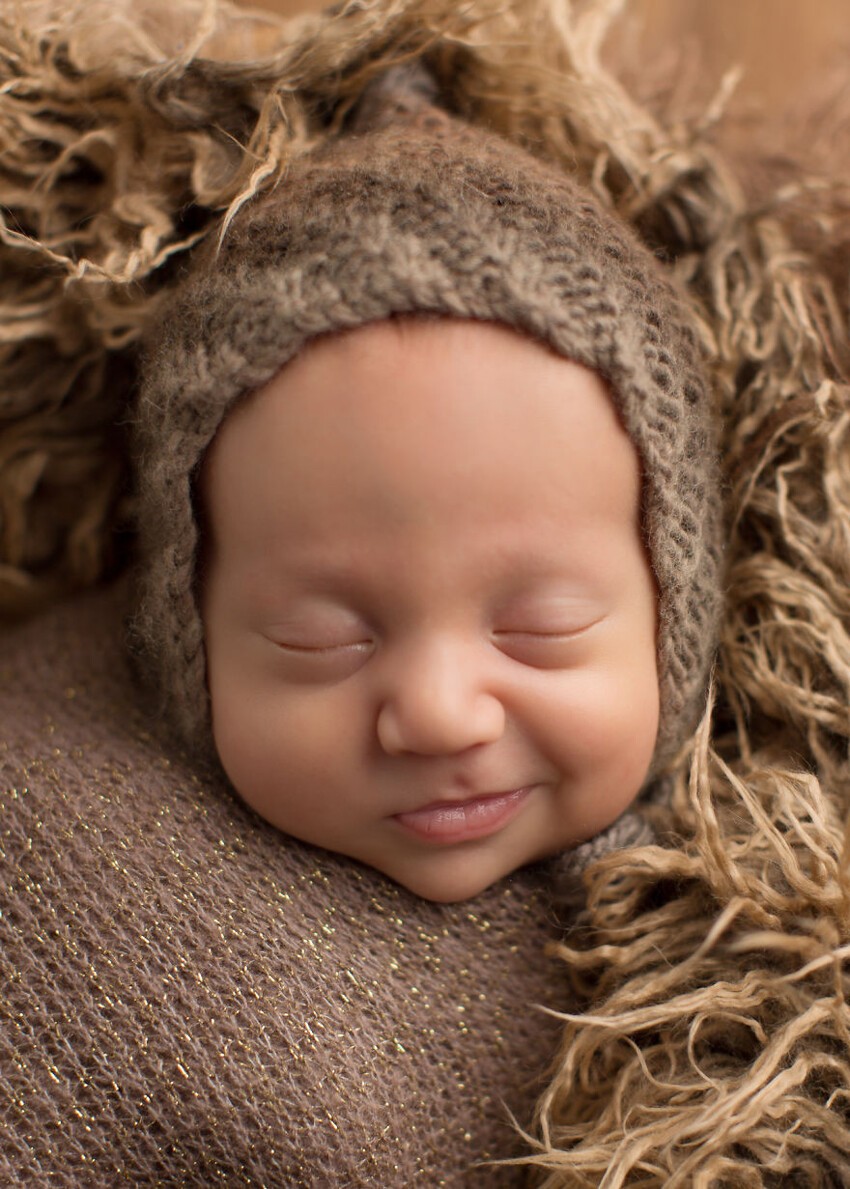 Как спящие младенцы, улыбаются