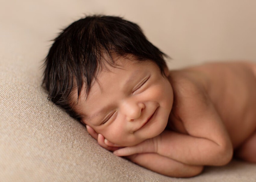 Как спящие младенцы, улыбаются