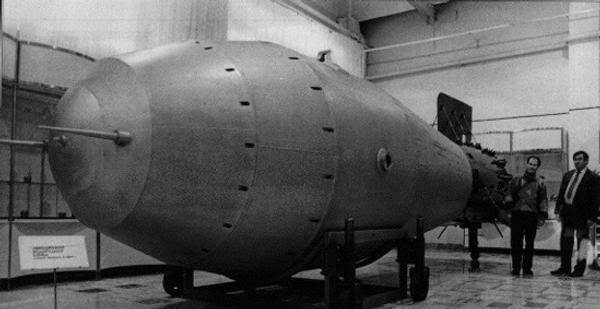 Царь-бомба (Большой Иван) - испытания термоядерной авиабомбы мощностью 50 мегатон на полигоне Новая Земля.