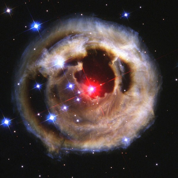 V838 Единорога — необычная переменная звезда в одноименном созвездии, 2003 год
