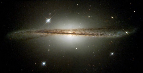Искривленные края галактики ESO 510-G13