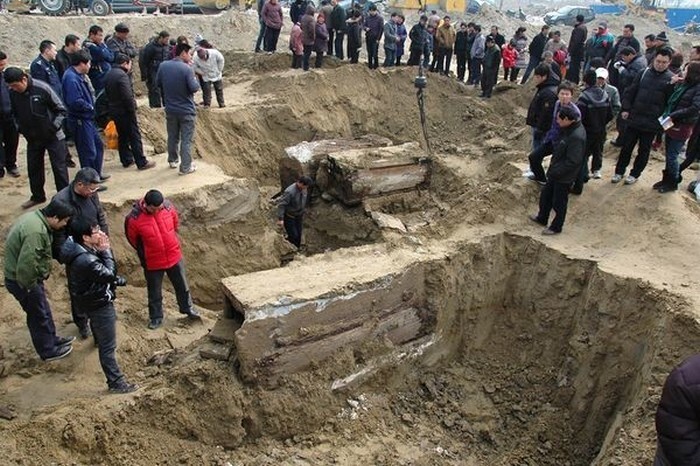 Китайские рабочие раскопали древнюю мумию династии Мин