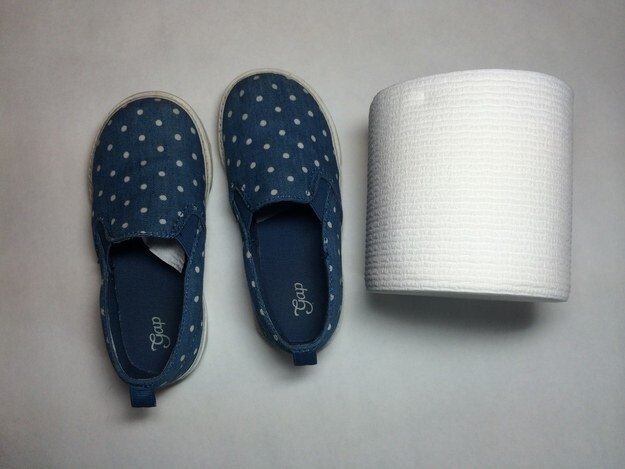 6. Набейте обувь ребенка туалетной бумагой