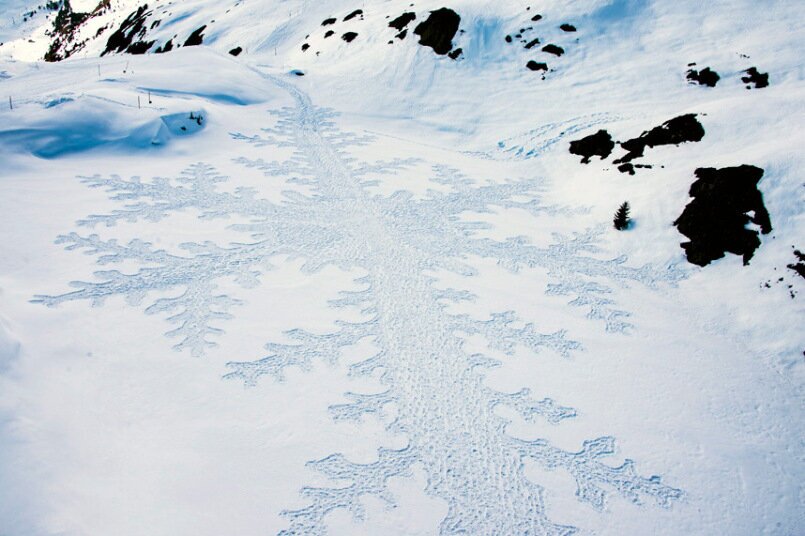 Симон Бек создал очередной шедевр на снегу в швейцарской долине Ридеральп.