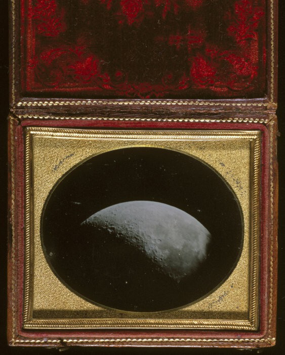Фотография луны, 1855 год.