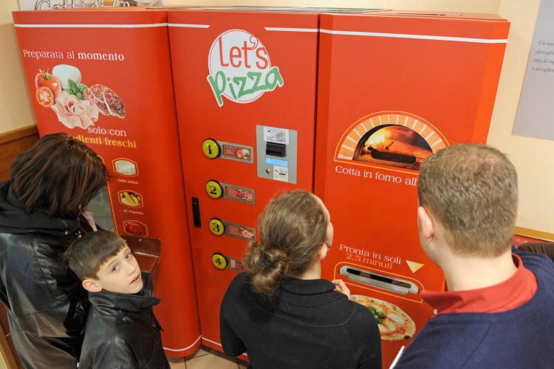 Этот торговый автомат испечёт вам свежую пиццу прямо у вас на глазах