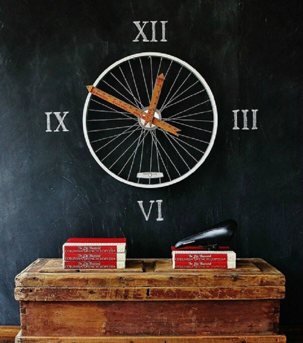 Часы из деталей велосипеда