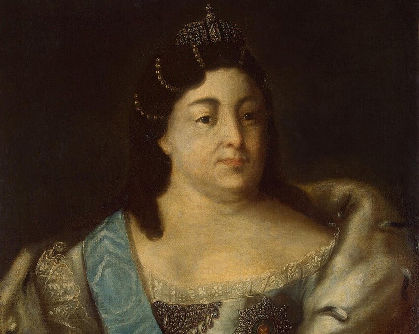 Анна Иоанновна  — российская императрица из династии Романовых.