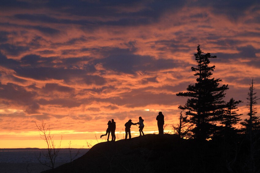 День весеннего равноденствия в Анкоридже, Аляска.