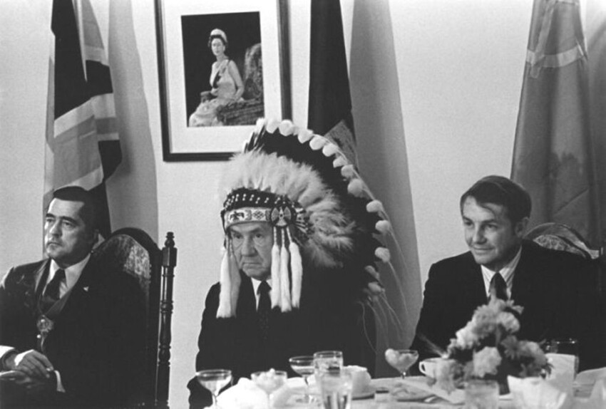 Председатель Совета Министров СССР Алексей Косыгин на встрече с индейскими вождями в Канаде. 1971 год