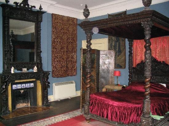 10. Красная спальня в замке Лесли (Ирландия)