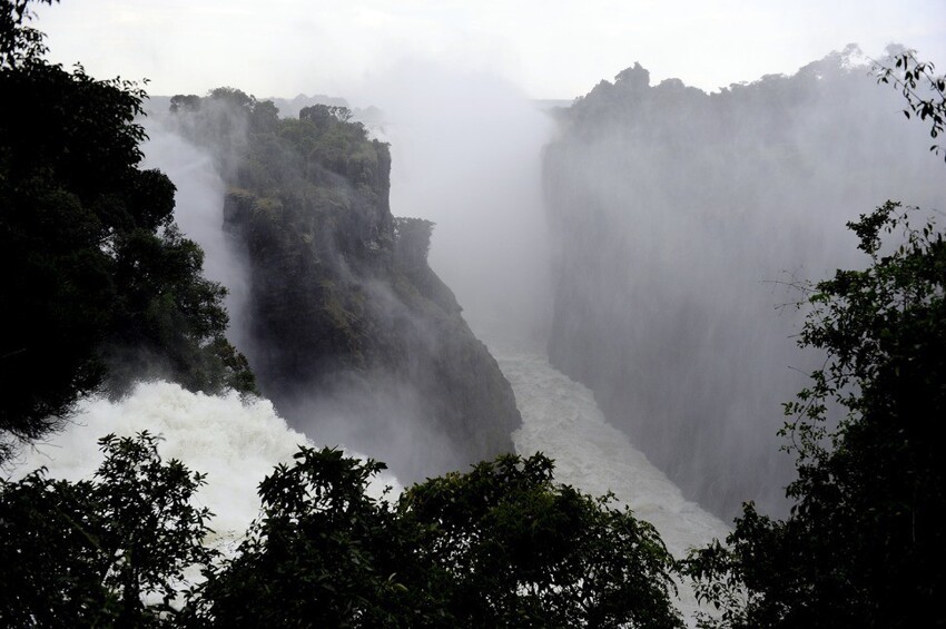 12. Купель Дьявола на водопаде Виктория, Зимбабве 