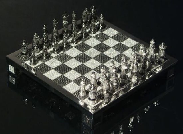 Бриллиантовые шахматы за $9.8 млн.