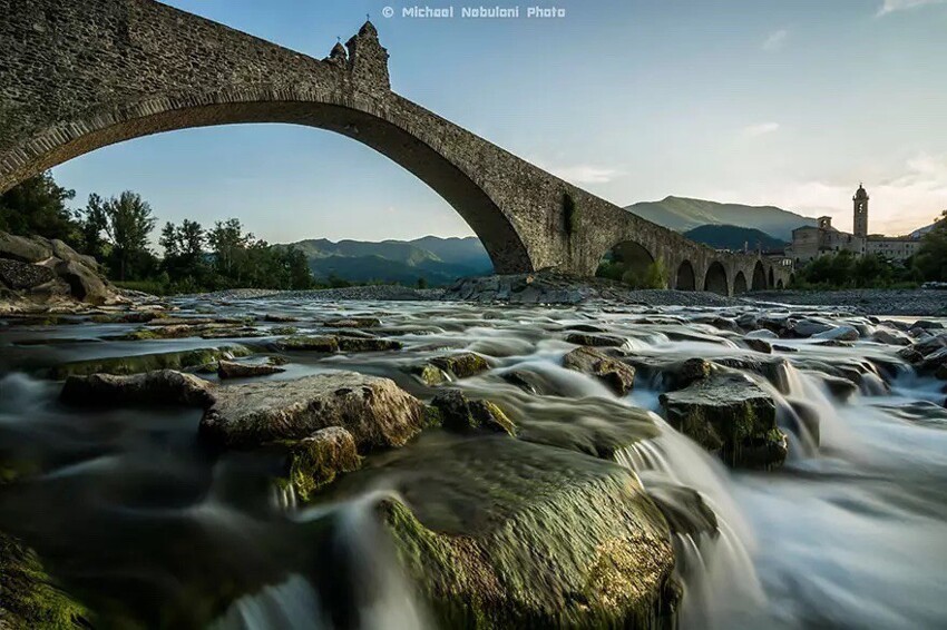 Горбатый мост, Италия