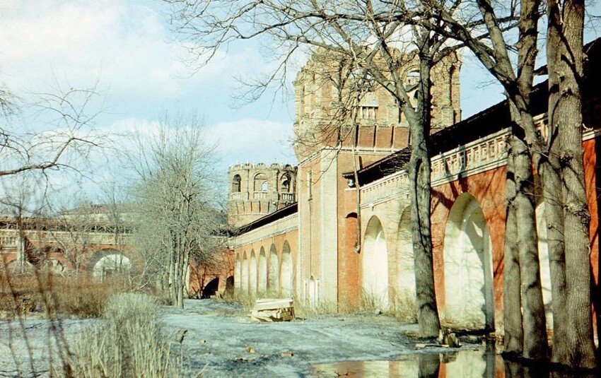 1976 Донской монастырь. Северо-восточная часть за яблоневым садом