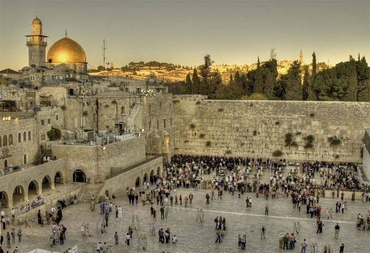 Стена Плача в Иерусалиме. Предпасхальная уборка