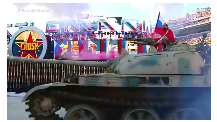 Пророссийский рестлер приехал на бой на танке