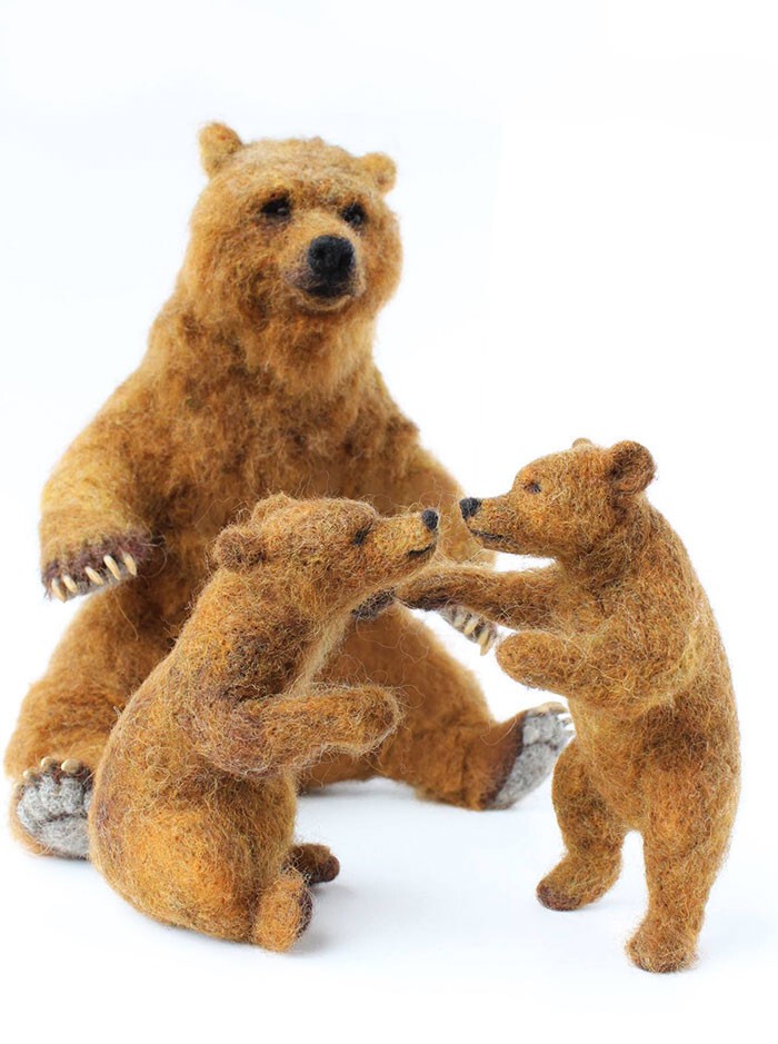 Медведь гризли и медвежата