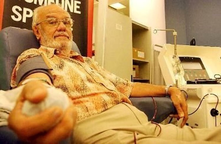 74-летний австралиец спас 2,2 миллиона младенцев