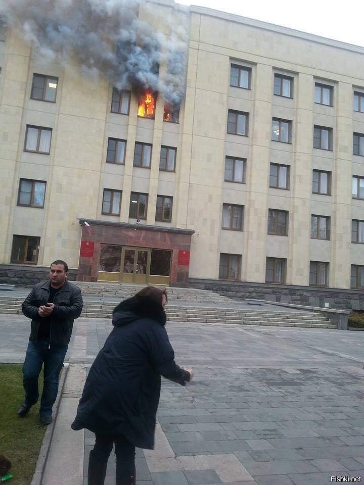 В Ставрополе горит здание Думы